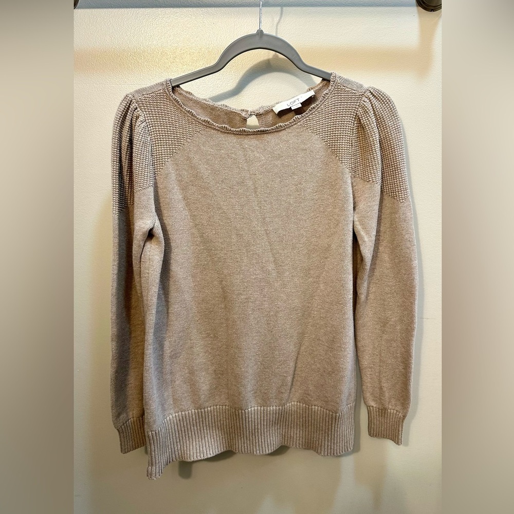 Loft Beige Knit Sweater Puff Shoulder Size Small Scalloped Neckline Back Keyhole